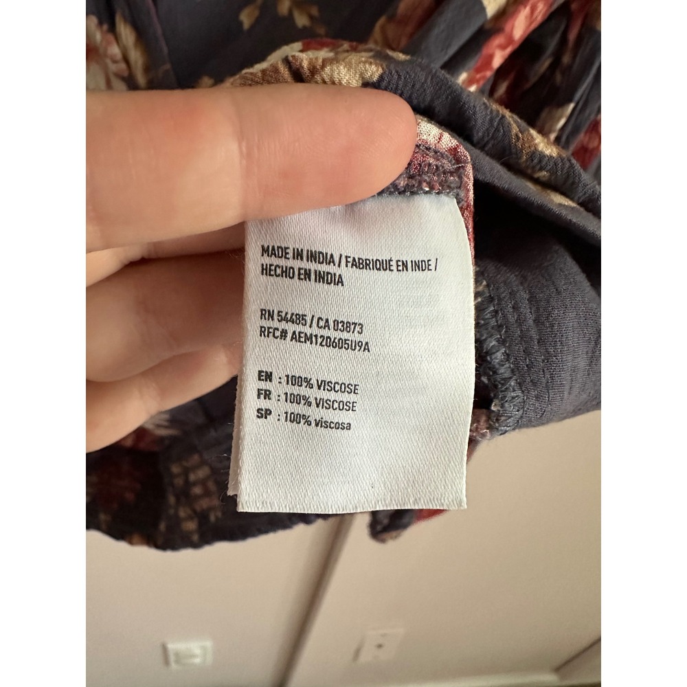 American Eagle Floral Wrap Blouse Blue‎ Red Long Sleeve Smocked Crop Top Medium - Picture 4 of 6
